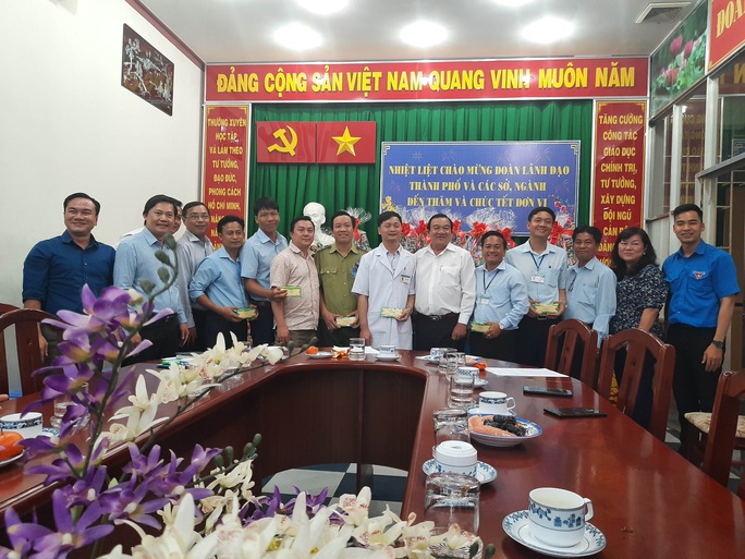 Đoàn công tác TP HCM chúc Tết, mong học viên cai nghiện sớm đoàn tụ gia đình - Ảnh 1. Đoàn công tác TP HCM chúc Tết, mong học viên cai nghiện sớm đoàn tụ gia đình - Ảnh 1.
