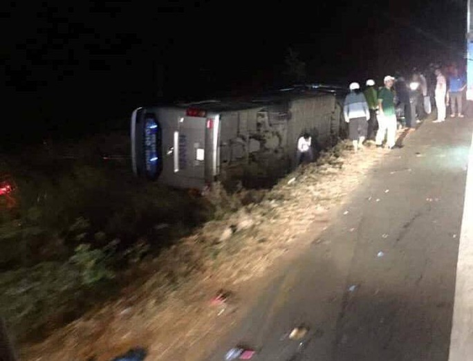 Tai nạn liên hoàn trên đường Hồ Chí Minh, 2 người thương vong - Ảnh 2. Tai nạn liên hoàn trên đường Hồ Chí Minh, 2 người thương vong - Ảnh 2.
