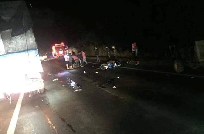 Tai nạn liên hoàn trên đường Hồ Chí Minh, 2 người thương vong - Ảnh 1. Tai nạn liên hoàn trên đường Hồ Chí Minh, 2 người thương vong - Ảnh 1.