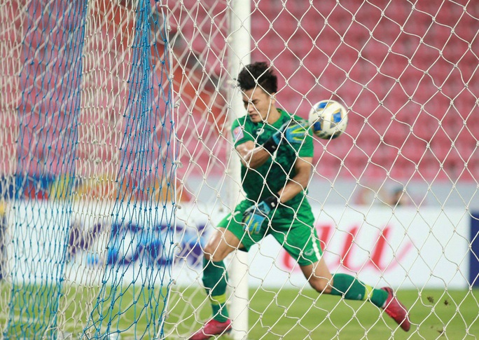 Người đại diện của Bùi Tiến Dũng lại bị chỉ trích khi ủng hộ thủ môn U23 Việt Nam không xin lỗi CĐV - Ảnh 3.