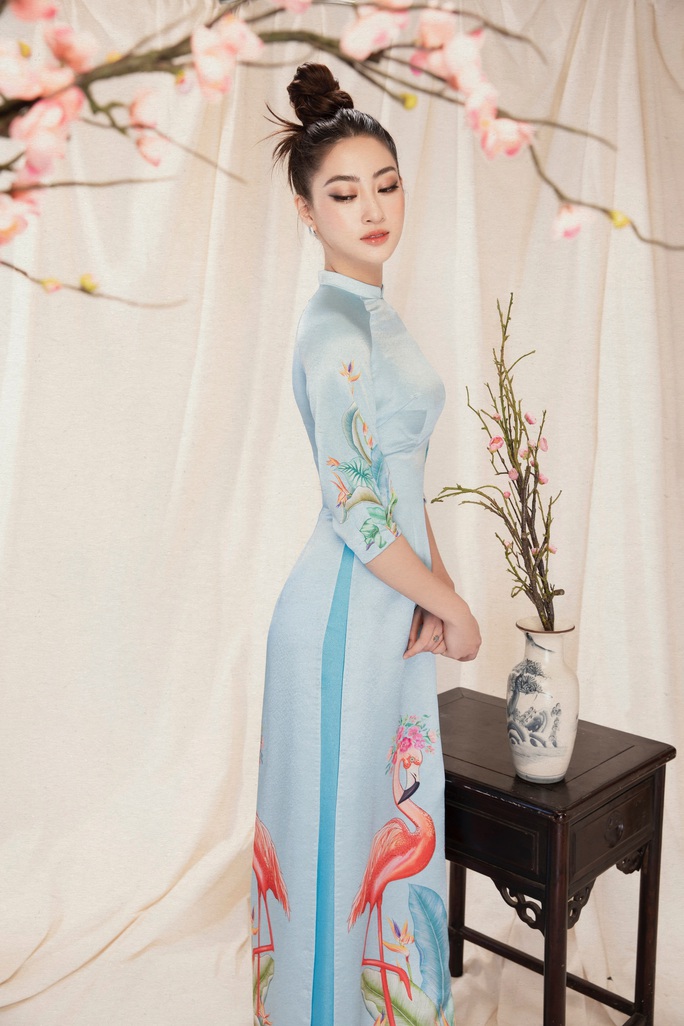Hoa hậu Lương Thuỳ Linh duyên dáng diện áo dài du xuân - Ảnh 8.
