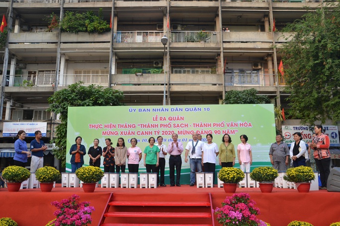 TP HCM đồng loạt ra quân làm sạch môi trường - Ảnh 2. TP HCM đồng loạt ra quân làm sạch môi trường - Ảnh 2.