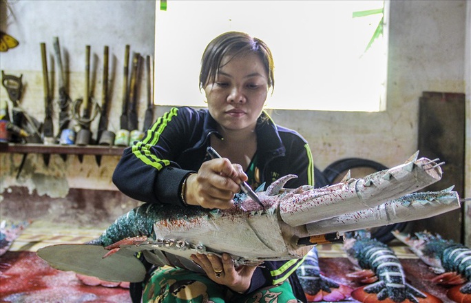 Biến cây tre thành... con tôm hùm tiền triệu - Ảnh 2. Biến cây tre thành... con tôm hùm tiền triệu - Ảnh 2.