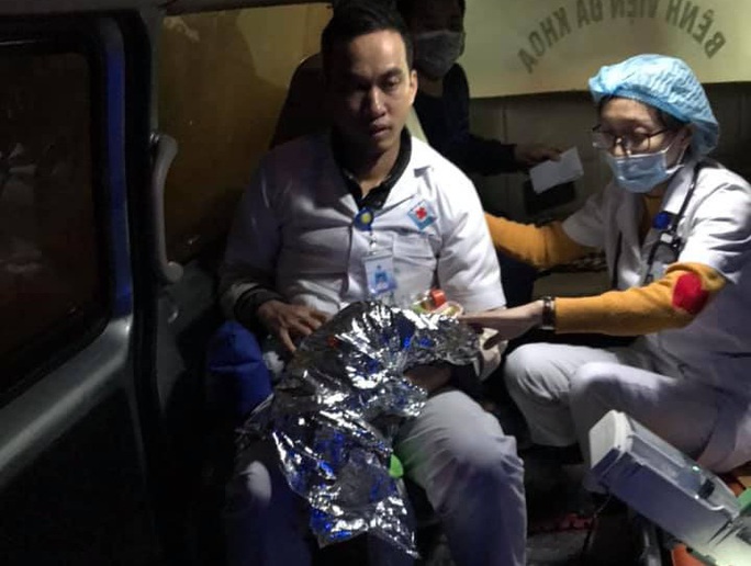 Bác sĩ xúc động kể lại hành trình vượt gần 600 km giành sự sống cho bé sinh non - Ảnh 2.