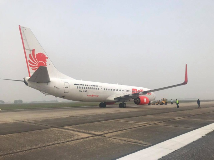 Máy bay nước ngoài hạ cánh xuống Nội Bài vì sự cố kỹ thuật - Ảnh 1. Máy bay nước ngoài hạ cánh xuống Nội Bài vì sự cố kỹ thuật - Ảnh 1.