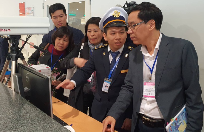 4 người tử vong do virus viêm phổi lạ ở Trung Quốc, Bộ Y tế kiểm tra Sân bay Nội Bài - Ảnh 1.