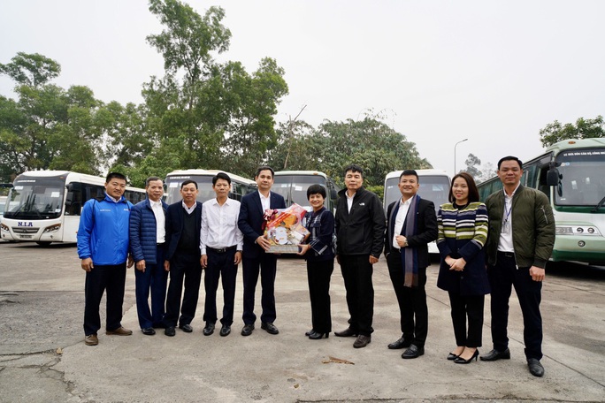 Cảng hàng không quốc tế Nội Bài mang Tết đến với người nghèo - Ảnh 4. Cảng hàng không quốc tế Nội Bài mang Tết đến với người nghèo - Ảnh 4.