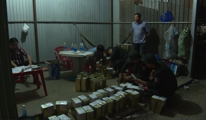 Khởi tố các chủ cửa hàng xài xăng giả của đại gia Trịnh Sướng - Ảnh 2. Khởi tố các chủ cửa hàng xài xăng giả của đại gia Trịnh Sướng - Ảnh 2.