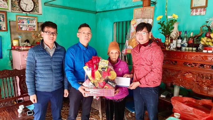 Cảng hàng không quốc tế Nội Bài mang Tết đến với người nghèo - Ảnh 3. Cảng hàng không quốc tế Nội Bài mang Tết đến với người nghèo - Ảnh 3.