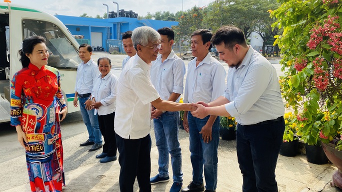 Lãnh đạo TP HCM thăm công nhân Khu liên hợp Xử lý chất thải Đa Phước - Ảnh 2.
