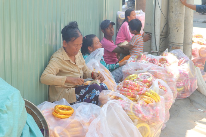 Mỗi lần đi chợ Tết, tôi đều chứng kiến cảnh tương phản nhau...! - Ảnh 3. Mỗi lần đi chợ Tết, tôi đều chứng kiến cảnh tương phản nhau...! - Ảnh 3.