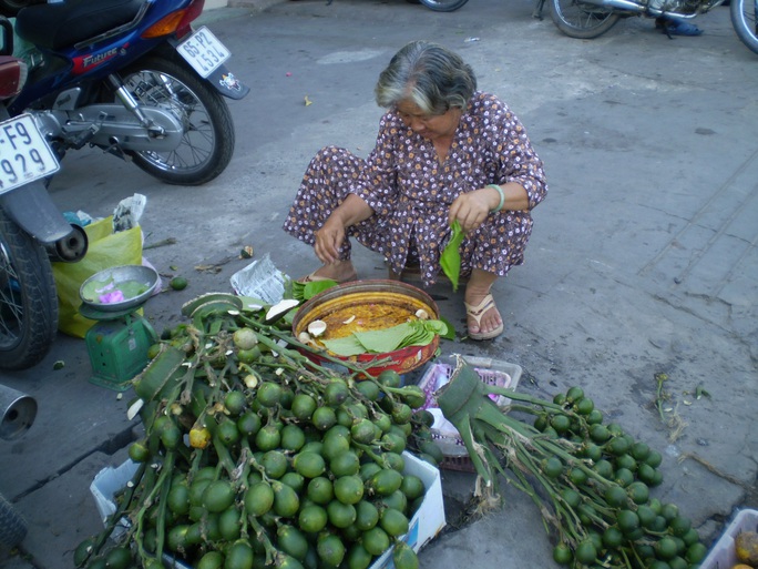 Mỗi lần đi chợ Tết, tôi đều chứng kiến cảnh tương phản nhau...! - Ảnh 1. Mỗi lần đi chợ Tết, tôi đều chứng kiến cảnh tương phản nhau...! - Ảnh 1.