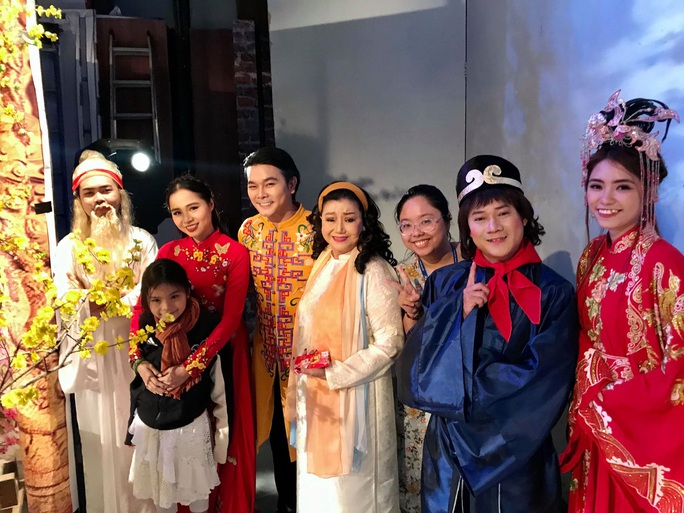 NSND Kim Cương soi chương trình đón năm mới của HTV - Ảnh 13.