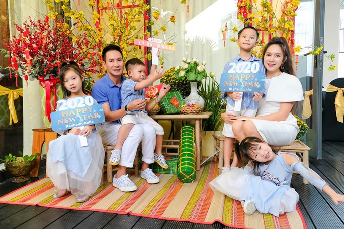 Nghệ sĩ Việt đón Tết đầm ấm bên gia đình - Ảnh 2.