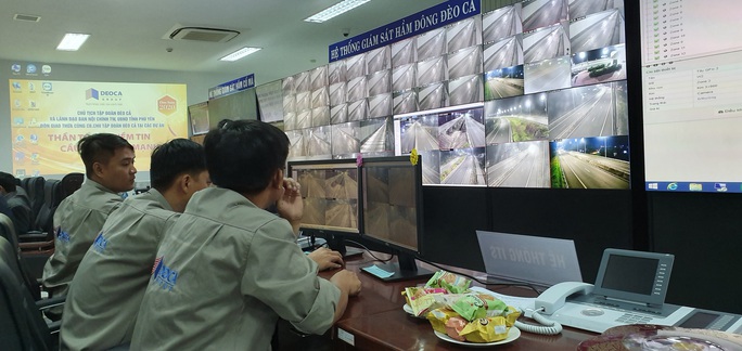 Đón giao thừa cùng công nhân trực hầm đường bộ - Ảnh 2.