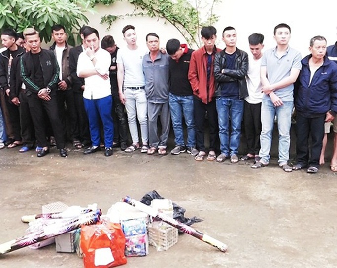Hà Tĩnh, bắt 121 người tàng trữ, đốt pháo trong đêm giao thừa - Ảnh 1. Hà Tĩnh, bắt 121 người tàng trữ, đốt pháo trong đêm giao thừa - Ảnh 1.