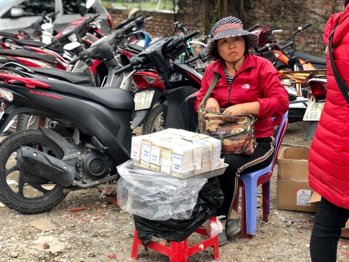 Ngàn người chen chân xin lộc bà chúa kho đầu năm