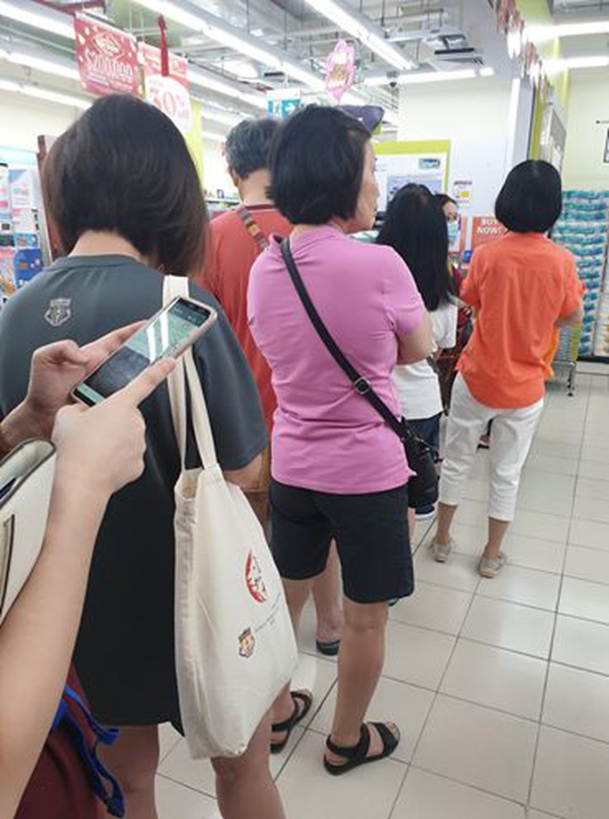 Virus Vũ Hán: Người dân các nước khổ sở săn lùng khẩu trang - Ảnh 3. Virus Vũ Hán: Người dân các nước khổ sở săn lùng khẩu trang - Ảnh 3.