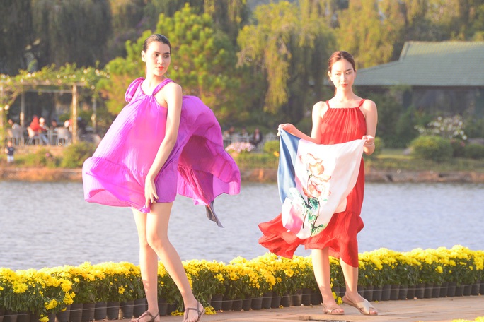 Mãn nhãn tơ lụa xứ sở BLao - Ảnh 11. Mãn nhãn tơ lụa xứ sở BLao - Ảnh 11.
