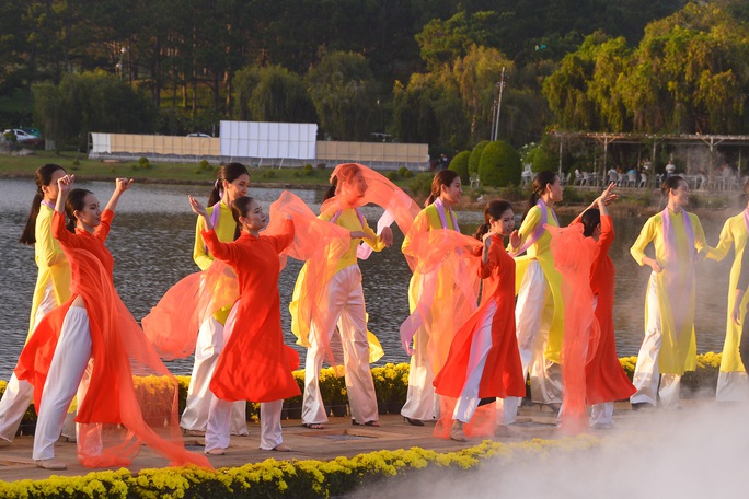 Mãn nhãn tơ lụa xứ sở BLao - Ảnh 13. Mãn nhãn tơ lụa xứ sở BLao - Ảnh 13.