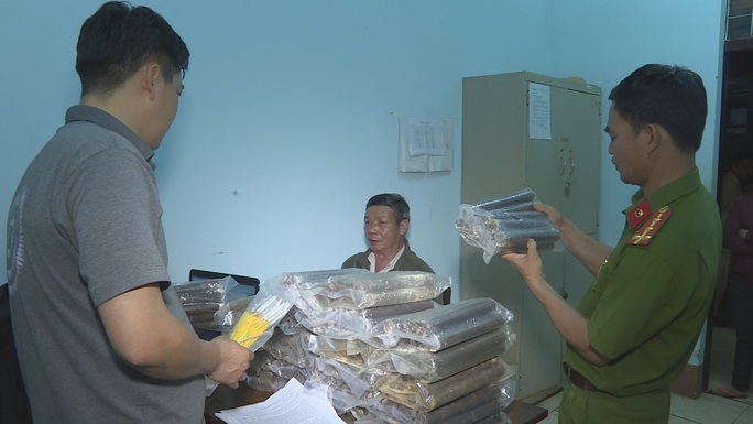 Bắt giữ đối tượng vận chuyển thuốc nổ lớn nhất từ trước đến nay tại Đắk Lắk - Ảnh 1.