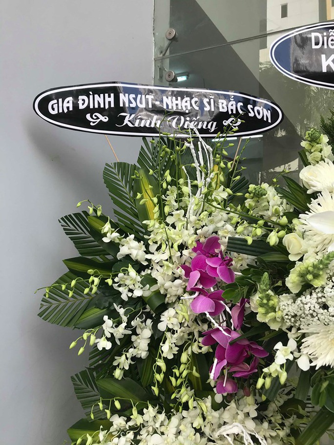 Nguyên thủ tướng Nguyễn Tấn Dũng viếng tang lễ NSƯT Nguyễn Chánh Tín - Ảnh 7. Nguyên thủ tướng Nguyễn Tấn Dũng viếng tang lễ NSƯT Nguyễn Chánh Tín - Ảnh 7.