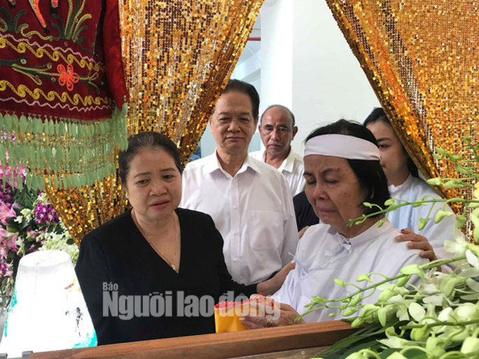 Nguyên thủ tướng Nguyễn Tấn Dũng viếng tang lễ NSƯT Nguyễn Chánh Tín - Ảnh 2. Nguyên thủ tướng Nguyễn Tấn Dũng viếng tang lễ NSƯT Nguyễn Chánh Tín - Ảnh 2.