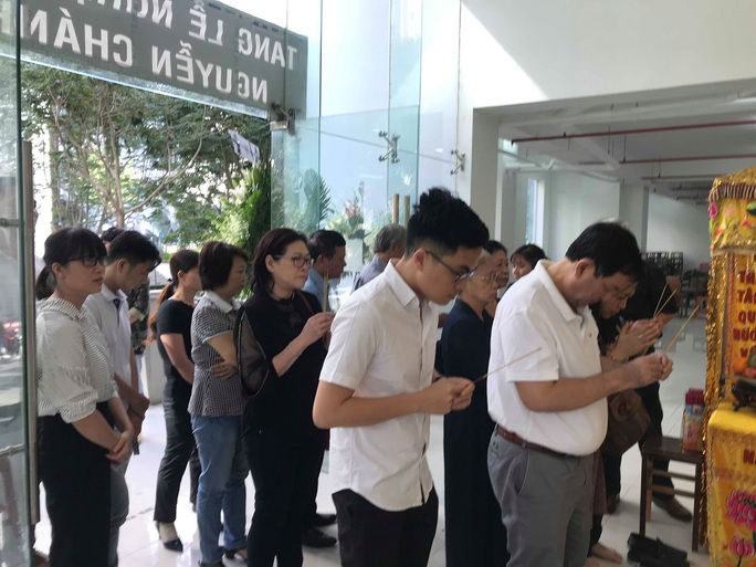 Nguyên thủ tướng Nguyễn Tấn Dũng viếng tang lễ NSƯT Nguyễn Chánh Tín - Ảnh 6. Nguyên thủ tướng Nguyễn Tấn Dũng viếng tang lễ NSƯT Nguyễn Chánh Tín - Ảnh 6.