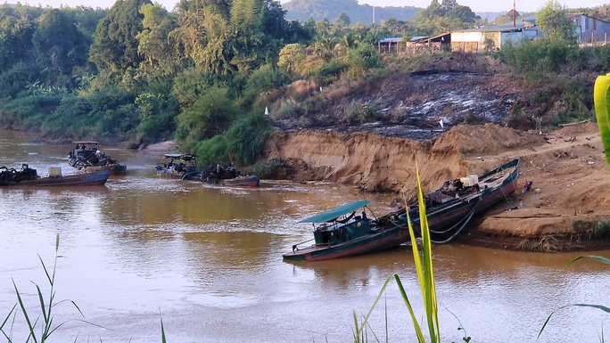 Người dân than trời vì tình trạng khai thác cát trở lại trên sông Đồng Nai - Ảnh 5.