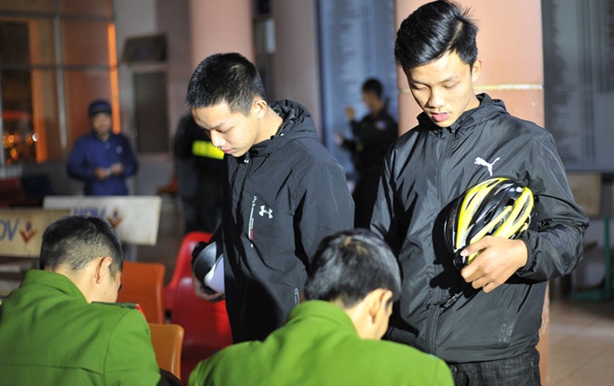 '. Cảnh sát cơ động ngăn chặn kịp thời hàng trăm đối tượng hẹn nhau hỗn chiến .'