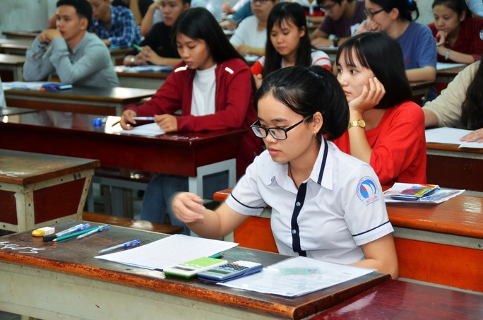 Thi đánh giá năng lực: Tốn kém và tự trói - Ảnh 1.