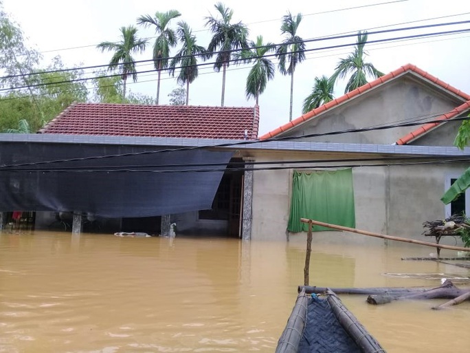 Toàn cảnh lũ lụt kinh khủng ở Thừa Thiên - Huế - Ảnh 7.