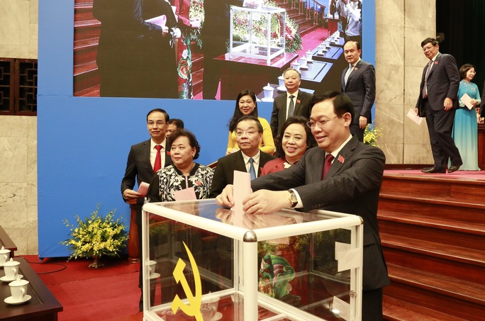 Công bố danh sách Ban Thường vụ Thành ủy Hà Nội gồm 16 người - Ảnh 1.