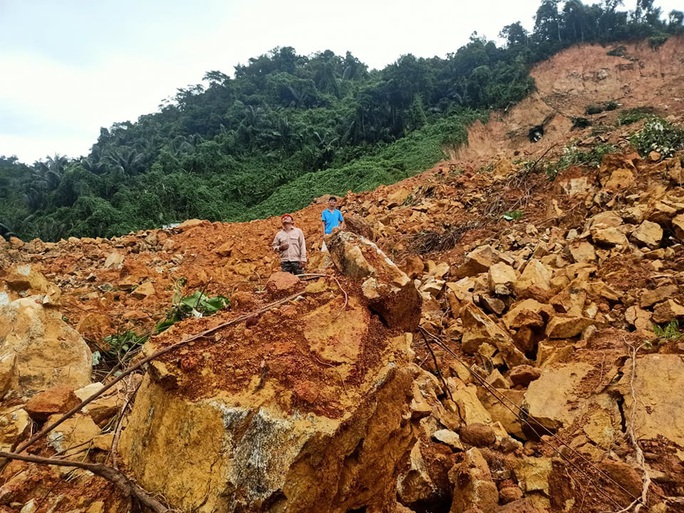 Kinh hoàng hiện trường sạt lở vùi lấp nhà điều hành Thủy điện Rào Trăng 3 - Ảnh 6.