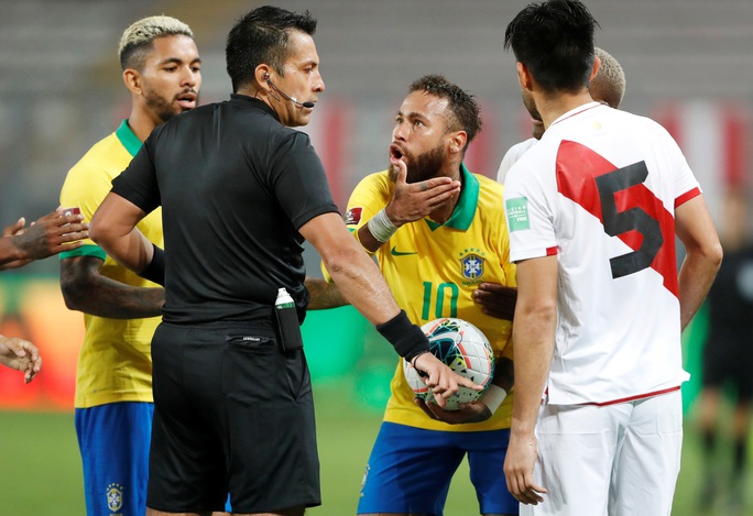 Neymar lập hat-trick, Brazil ngược dòng thắng đậm á quân Nam Mỹ - Ảnh 2.