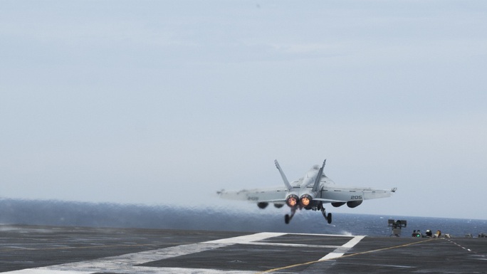 Nhóm tác chiến tàu sân bay Mỹ USS Ronald Reagan trở lại biển Đông - Ảnh 2. Nhóm tác chiến tàu sân bay Mỹ USS Ronald Reagan trở lại biển Đông - Ảnh 2.