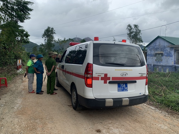 Tìm thấy 7 thi thể đầu tiên trong Đoàn cán bộ công tác gặp nạn ở khu Rào Trăng 3 - Ảnh 9.