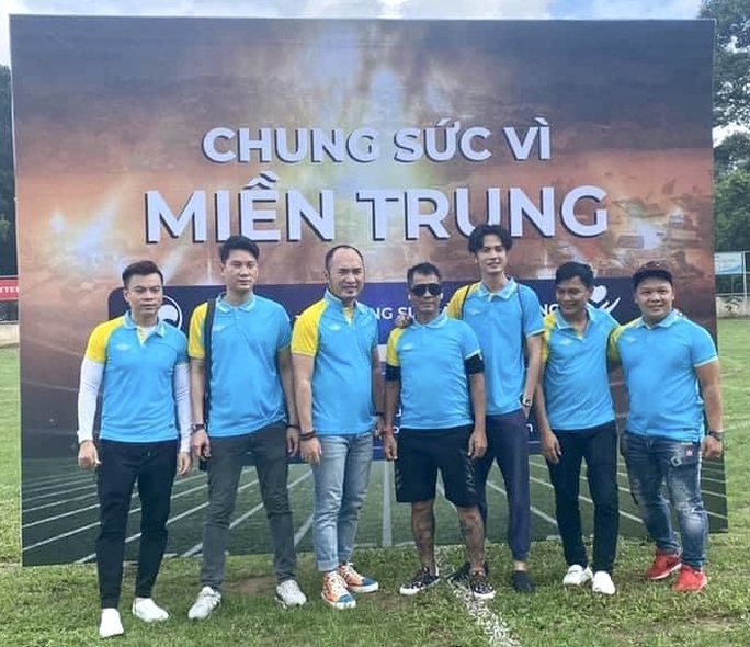 Diễn viên Tiến Luật, tiền vệ Đông Triều quyên góp được hơn 500 triệu đồng ủng hộ đồng bào miền Trung - Ảnh 4. Diễn viên Tiến Luật, tiền vệ Đông Triều quyên góp được hơn 500 triệu đồng ủng hộ đồng bào miền Trung - Ảnh 4.