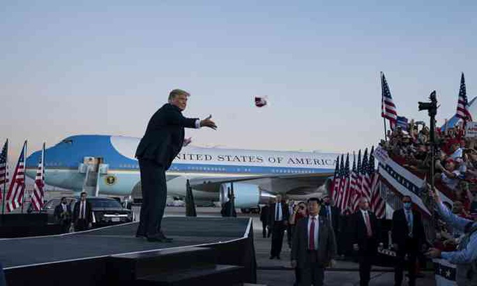 Tổng thống Trump đánh mất hai khối cử tri quan trọng? - Ảnh 1.