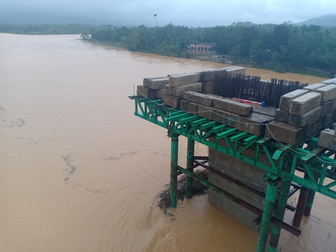     Hue - Quang Tri: The great flood returned, people were lost in the sea - Photo 6.