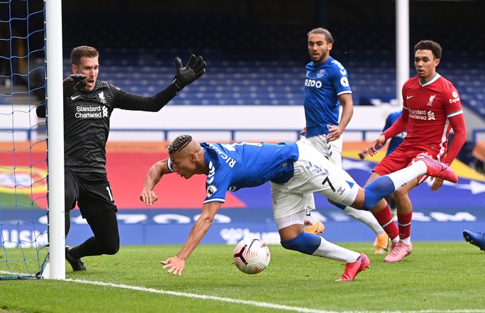 Mãn nhãn khi Everton cầm chân Liverpool trong trận derby 4 bàn thắng - Ảnh 6. Mãn nhãn khi Everton cầm chân Liverpool trong trận derby 4 bàn thắng - Ảnh 6.