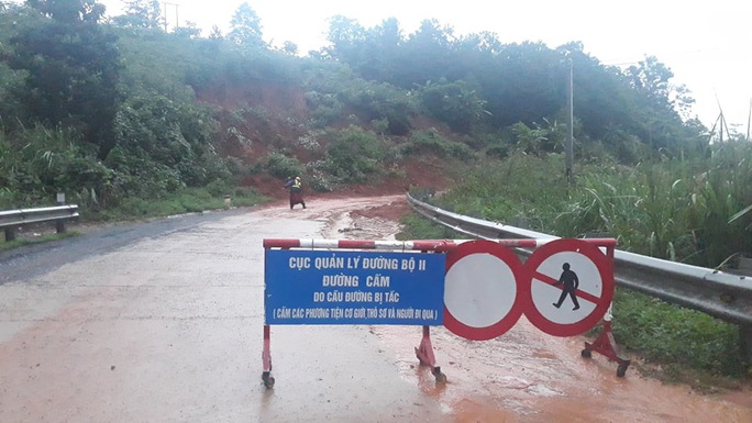 Nóng: Sạt lở đất khiến khoảng 20 cán bộ, chiến sĩ thuộc sư đoàn 337nghi bị vùi lấp - Ảnh 8. Nóng: Sạt lở đất khiến khoảng 20 cán bộ, chiến sĩ thuộc sư đoàn 337nghi bị vùi lấp - Ảnh 8.