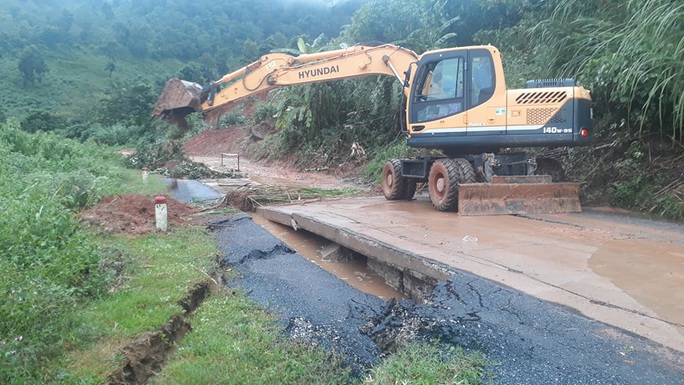 Nóng: Sạt lở đất khiến khoảng 20 cán bộ, chiến sĩ thuộc sư đoàn 337nghi bị vùi lấp - Ảnh 2. Nóng: Sạt lở đất khiến khoảng 20 cán bộ, chiến sĩ thuộc sư đoàn 337nghi bị vùi lấp - Ảnh 2.