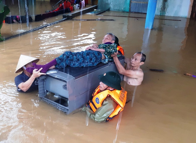 Trắng đêm chạy lũ - Ảnh 2.