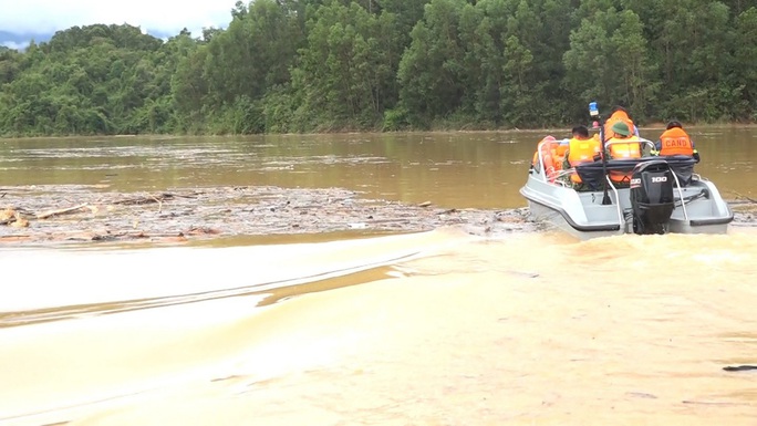 Sử dụng máy bay không người lái tìm kiếm 15 người đang mất tích ở Rào Trăng 3 - Ảnh 2.