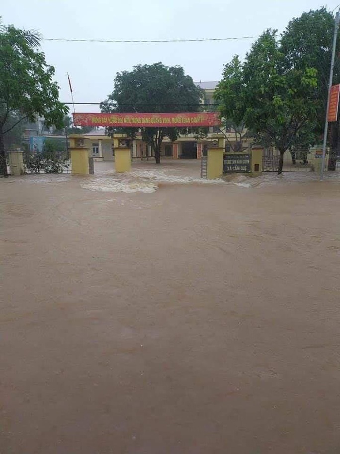 Hồ Kẻ Gỗ xả lũ, Hà Tĩnh sơ tán khẩn cấp gần 15.000 hộ dân - Ảnh 5.