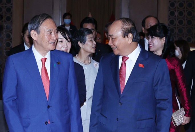 Thủ tướng Nhật Bản kết thúc chuyến thăm Việt Nam - Ảnh 1.
