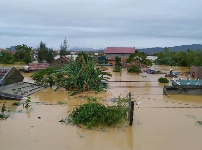 6 người tử vong, 100.000 nhà dân ở Quảng Bình bị ngập lụt do mưa lũ - Ảnh 1.