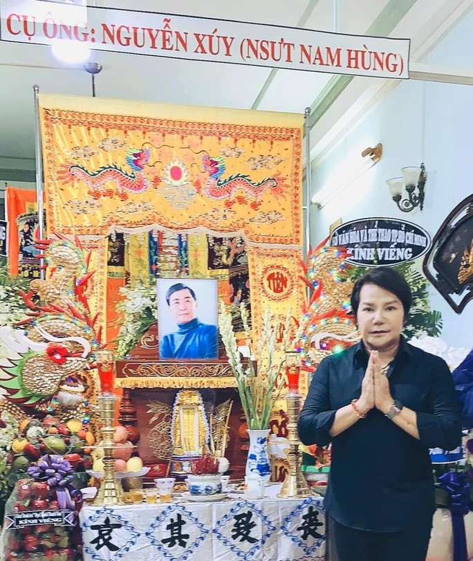 Hàng trăm người tiếc thương tiễn biệt NSƯT Nam Hùng - Ảnh 13. Hàng trăm người tiếc thương tiễn biệt NSƯT Nam Hùng - Ảnh 13.