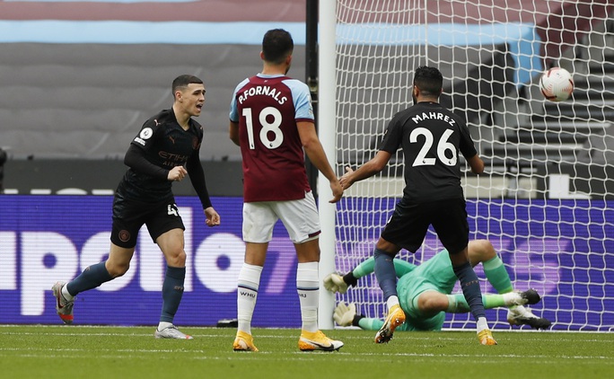 Man City thoát hiểm trước West Ham, tiếp tục văng Top 10 - Ảnh 4.